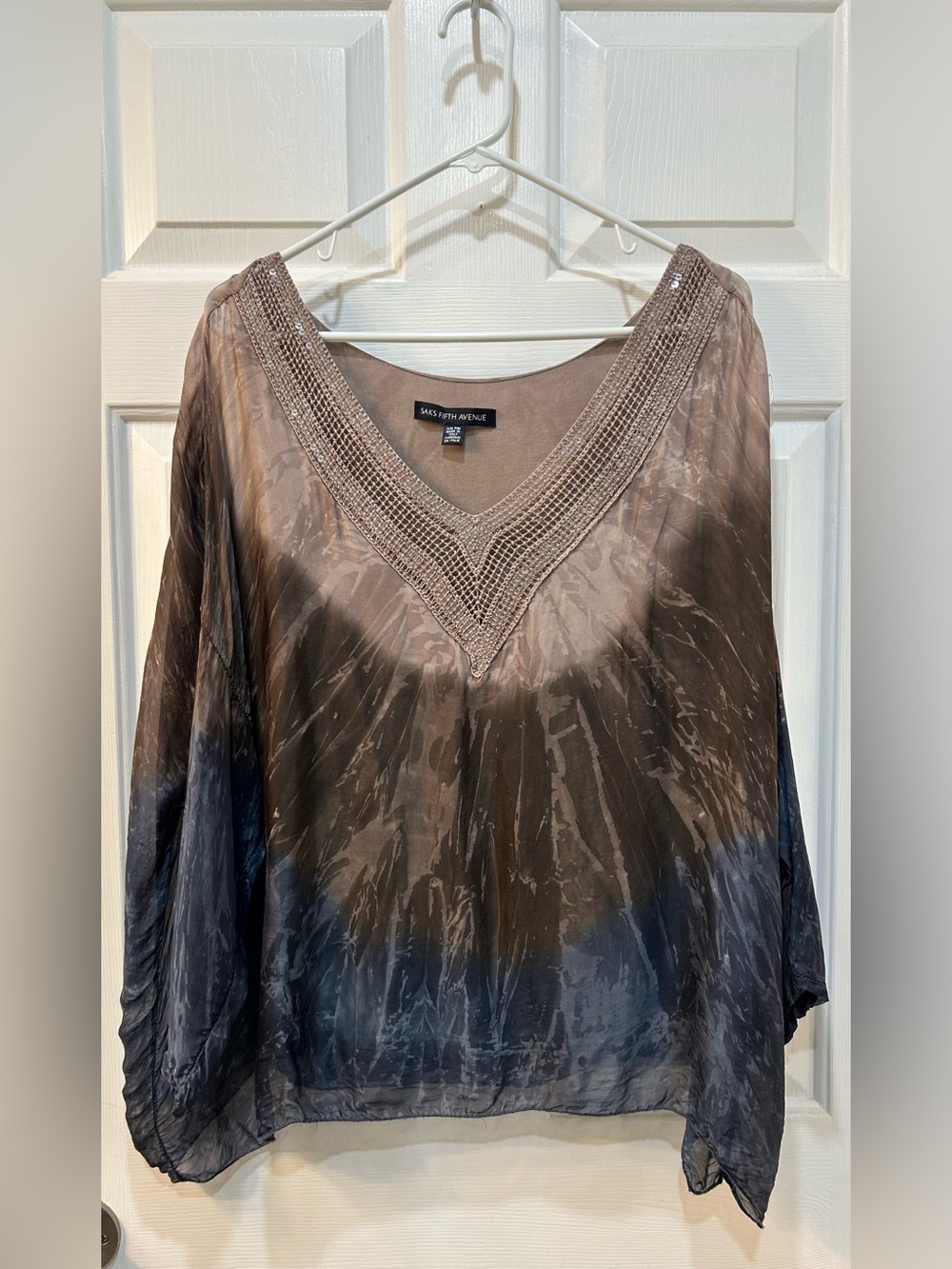 Saks Fifth Avenue Flowy Ombre Silk Blouse Size M Boho Artsy Elegant Crochet Neck
